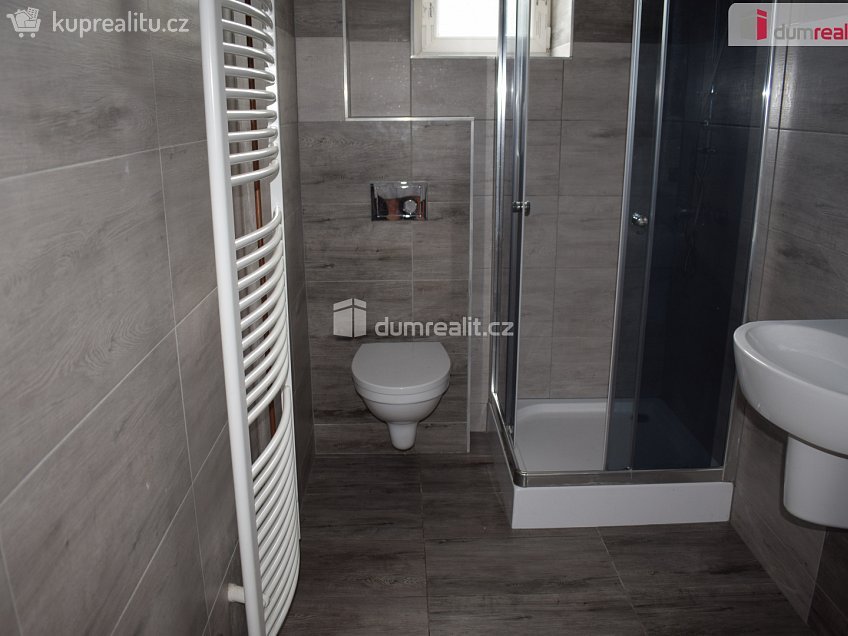 Pronájem bytu 2+1 80 m^2 Modlany, Modlany 