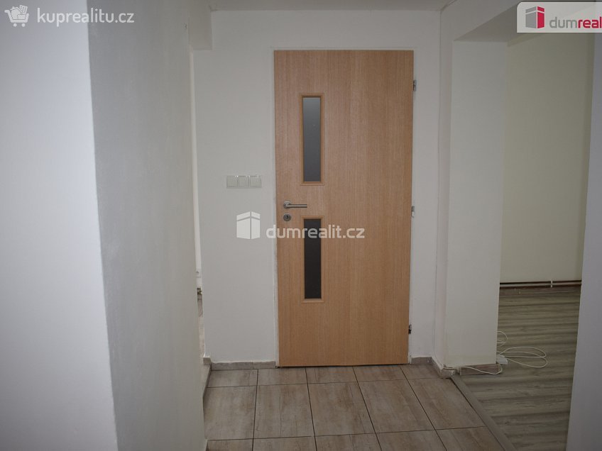 Pronájem bytu 2+1 80 m^2 Modlany, Modlany 