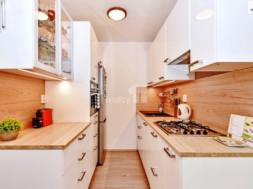 Prodej bytu 2+kk 40 m^2 Přímětická, Praha 4 