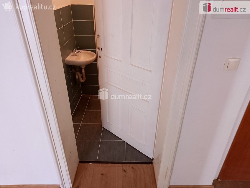 Pronájem  komerční reality 93 m^2 Sokolovská, Karlovy Vary 