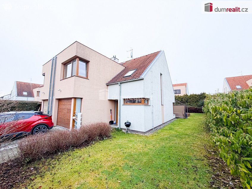 Pronájem  rodinného domu 180 m^2 Za sadem, Praha-Březiněves 