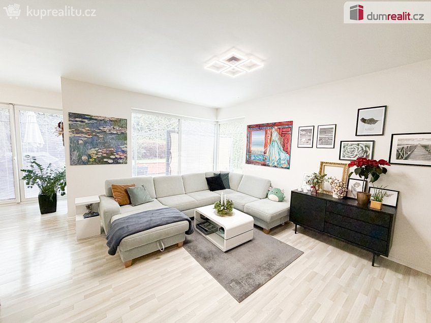 Pronájem  rodinného domu 180 m^2 Za sadem, Praha-Březiněves 