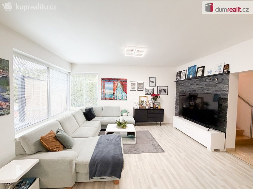 Pronájem  rodinného domu 180 m^2 Za sadem, Praha-Březiněves 