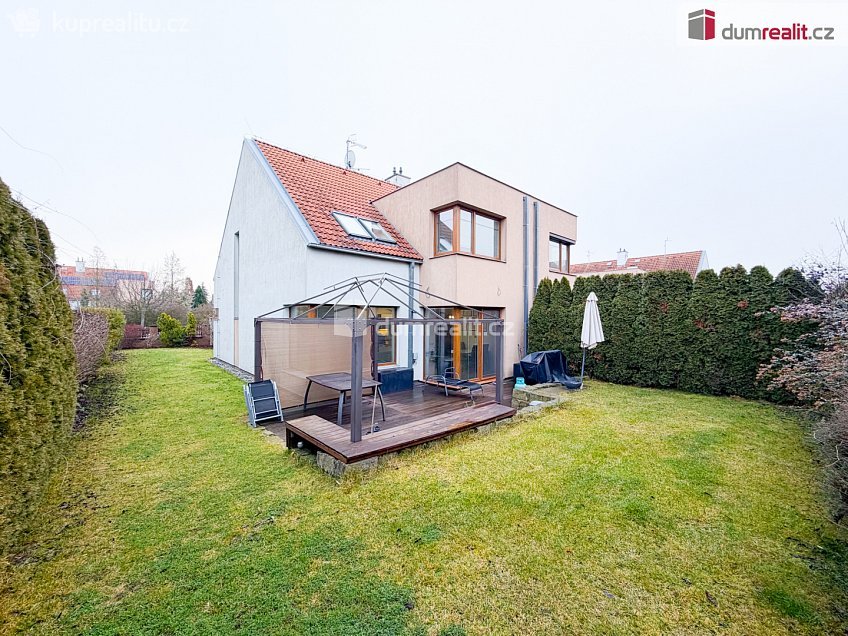 Pronájem  rodinného domu 180 m^2 Za sadem, Praha-Březiněves 