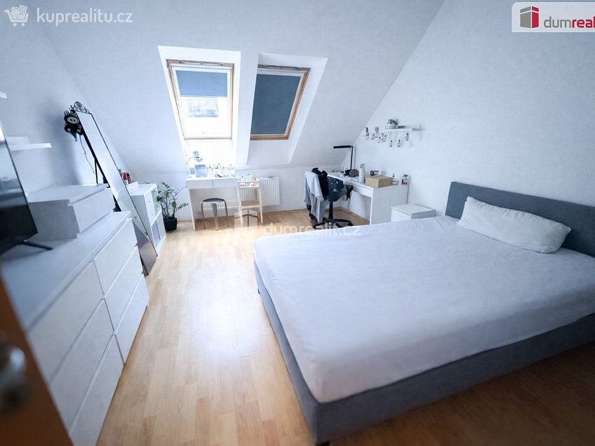 Pronájem  rodinného domu 180 m^2 Za sadem, Praha-Březiněves 