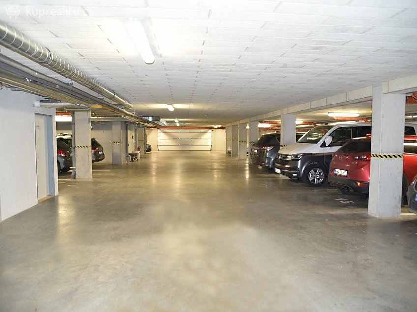 Pronájem  garáže 20 m^2 ZELNICE ii, Brno 62500