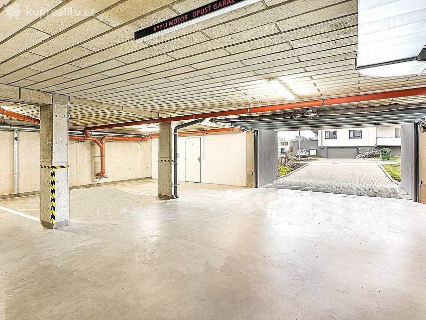 Pronájem  garáže 20 m^2 ZELNICE ii, Brno 62500