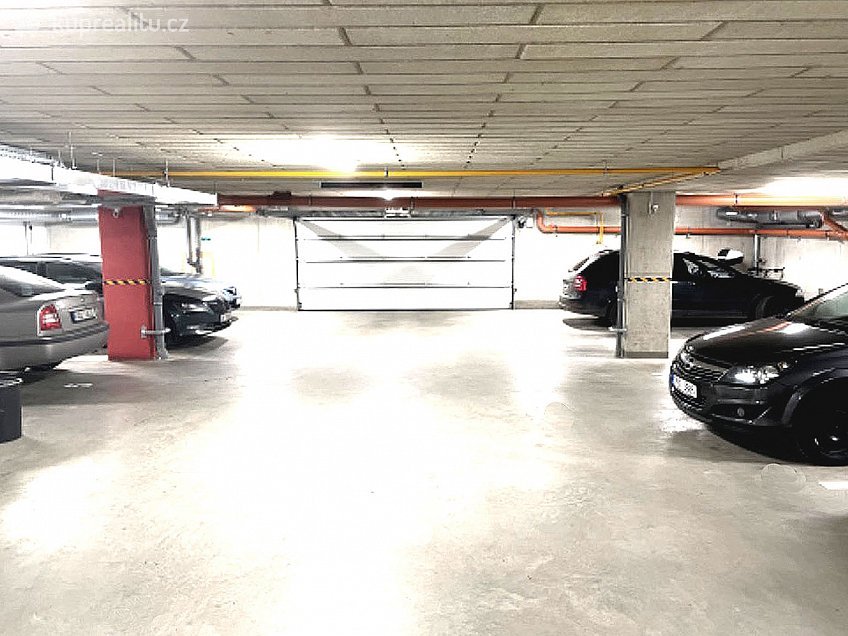 Pronájem  garáže 20 m^2 ZELNICE ii, Brno 62500