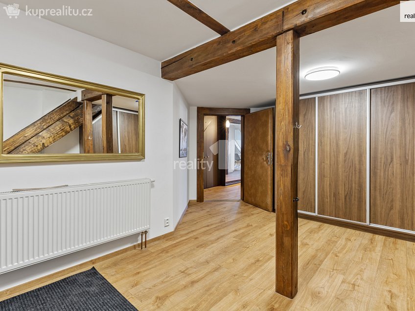 Prodej bytu atypický 156 m^2 náměstí 1. máje, Chrastava 