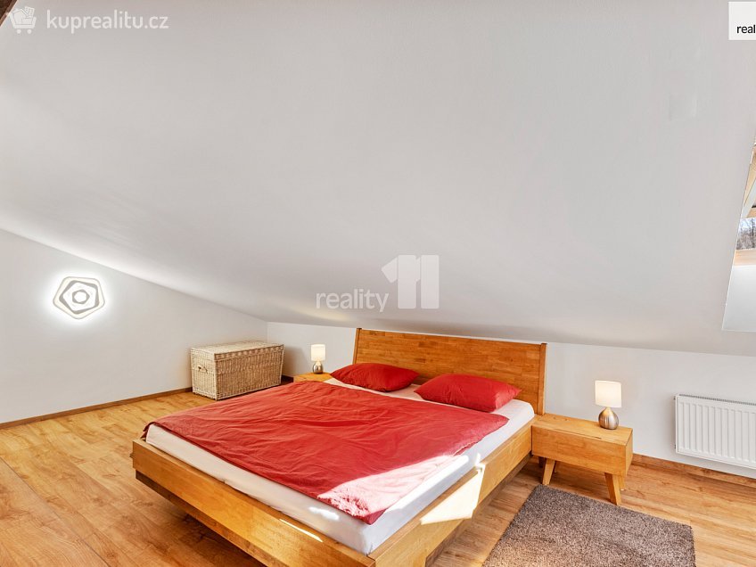 Prodej bytu atypický 156 m^2 náměstí 1. máje, Chrastava 