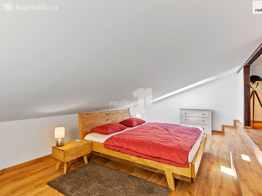 Prodej bytu atypický 156 m^2 náměstí 1. máje, Chrastava 