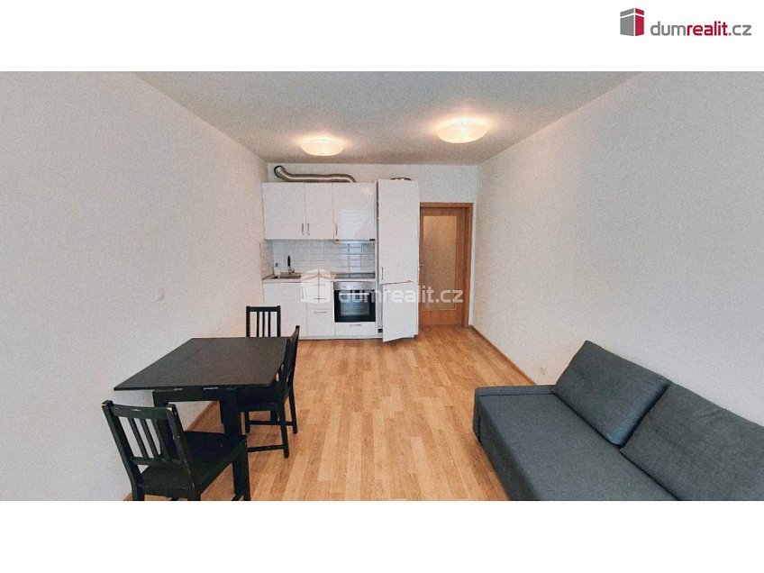 Pronájem bytu 1+kk 37 m^2 Hornoměcholupská, Praha 15 