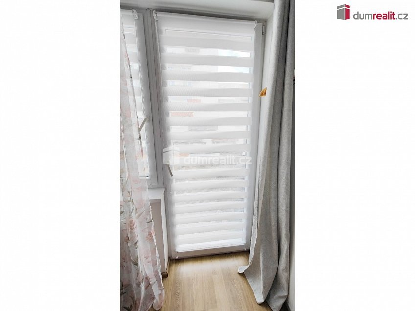 Pronájem bytu 1+kk 37 m^2 Hornoměcholupská, Praha 15 