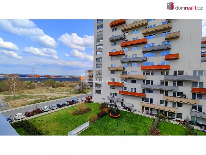 Pronájem bytu 1+kk 37 m^2 Hornoměcholupská, Praha 15 