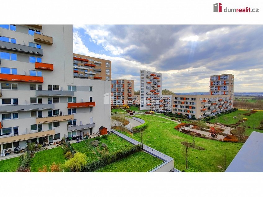 Pronájem bytu 1+kk 37 m^2 Hornoměcholupská, Praha 15 