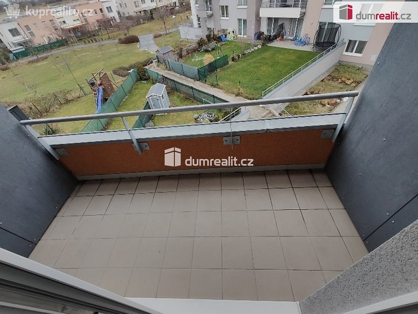Pronájem bytu 1+kk 37 m^2 Hornoměcholupská, Praha 15 