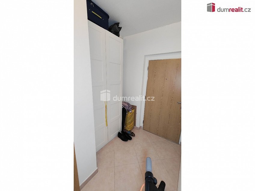 Pronájem bytu 1+kk 37 m^2 Hornoměcholupská, Praha 15 