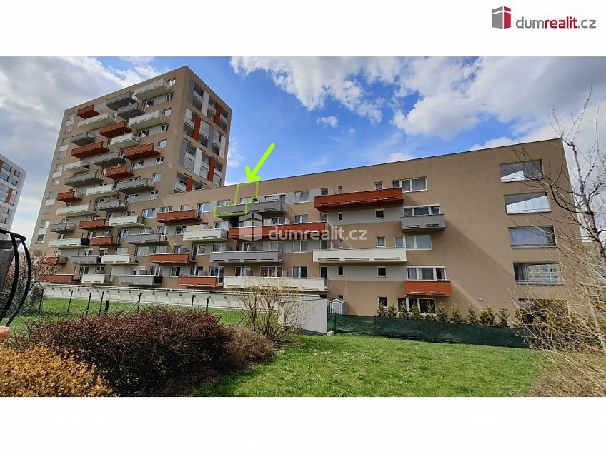 Pronájem bytu 1+kk 37 m^2 Hornoměcholupská, Praha 15 