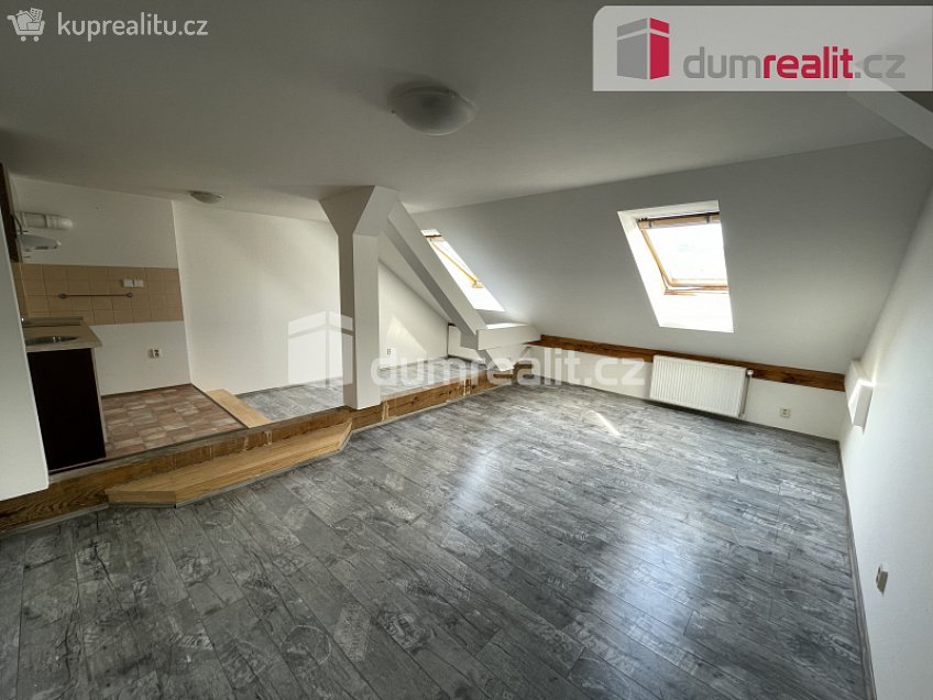 Pronájem bytu 1+kk 32 m^2 Jindřicha Plachty, Praha 5 