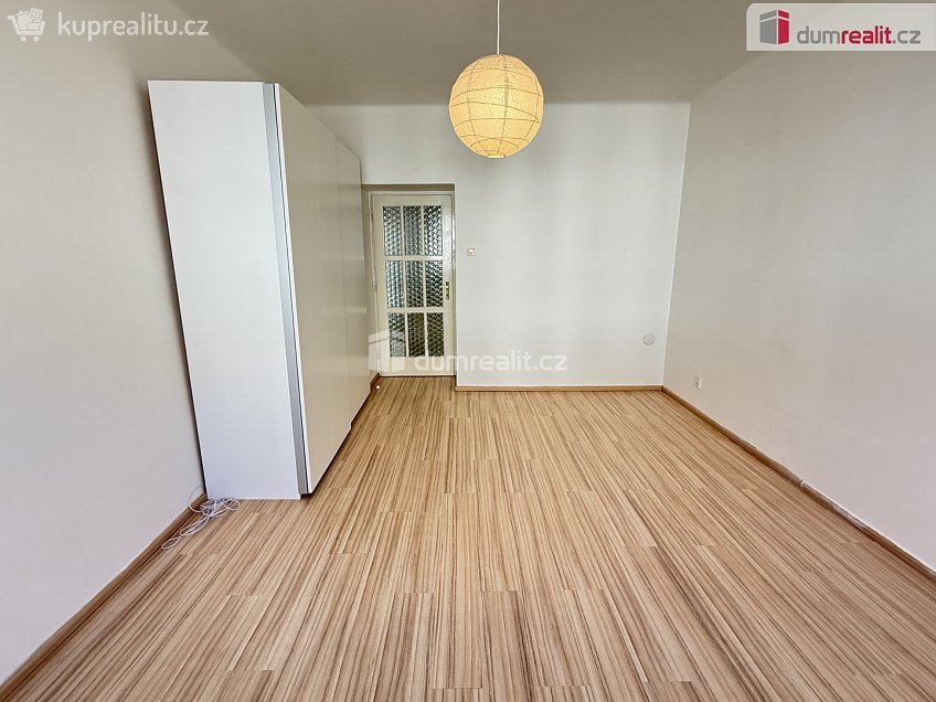 Pronájem bytu 3+kk 75 m^2 Na dolinách, Praha 4 