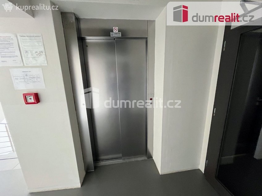 Pronájem  kanceláře 36 m^2 Města Mayen, Uherské Hradiště 