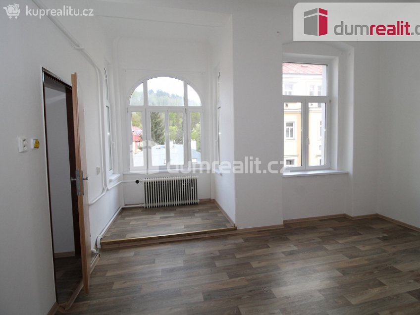 Pronájem bytu 2+1 74 m^2 Ruská, Mariánské Lázně 