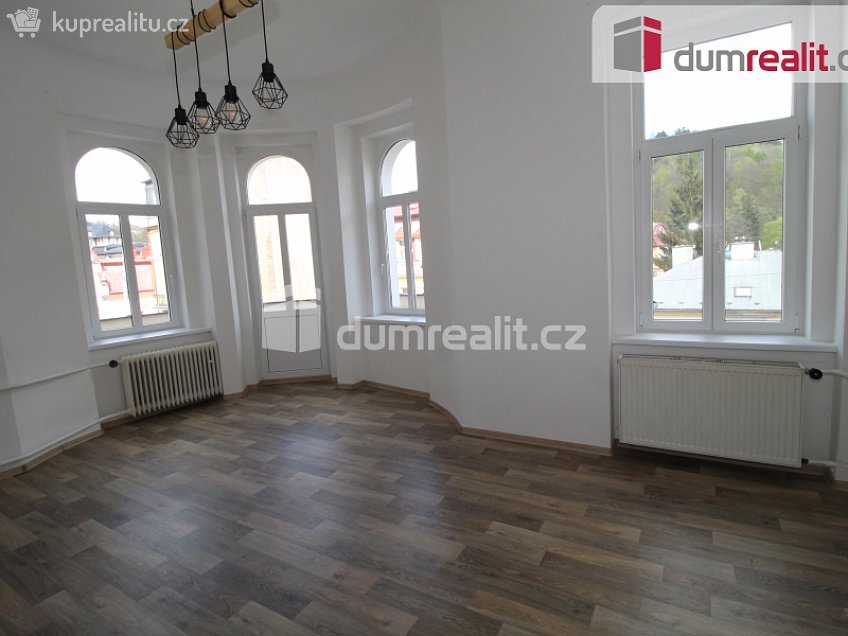 Pronájem bytu 2+1 74 m^2 Ruská, Mariánské Lázně 