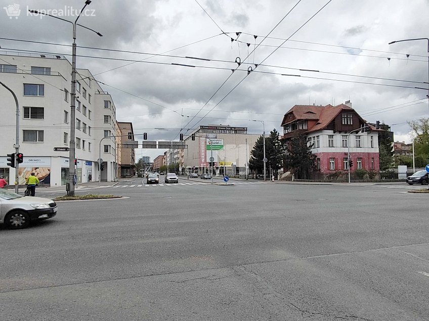 Pronájem  obchodních prostor 186 m^2 Střelecká, Hradec Králové 