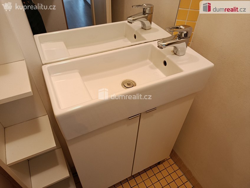 Pronájem bytu 2+kk 60 m^2 Jankovcova, Praha 7 