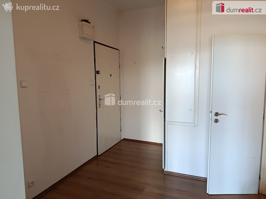 Pronájem bytu 2+kk 60 m^2 Jankovcova, Praha 7 