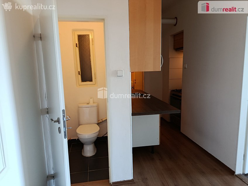 Pronájem bytu 2+kk 60 m^2 Jankovcova, Praha 7 
