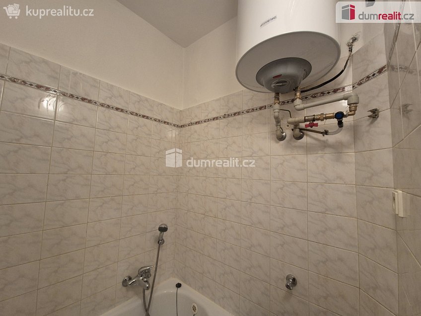 Pronájem bytu 1+kk 23 m^2 Přípotoční, Praha 10 