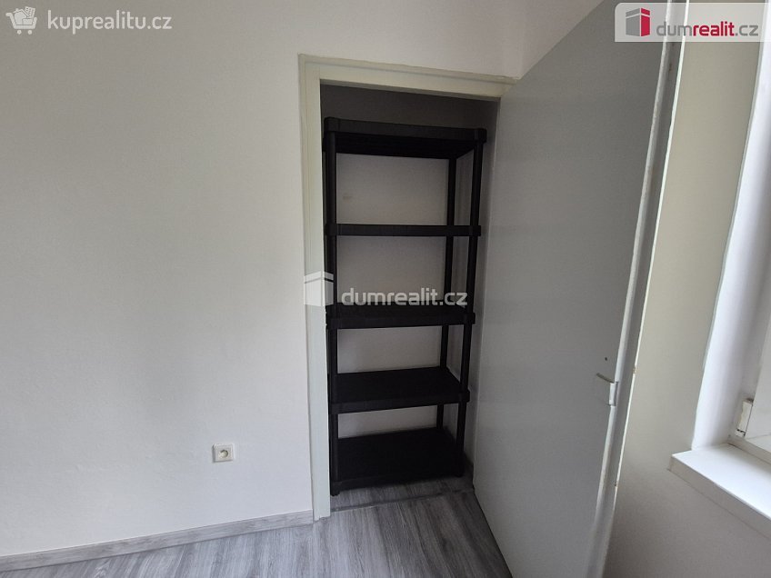 Pronájem bytu 1+kk 23 m^2 Přípotoční, Praha 10 