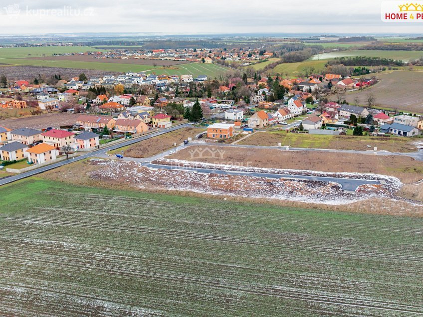 Prodej  stavebního pozemku 1000 m^2 Sněžná, Veleň 
