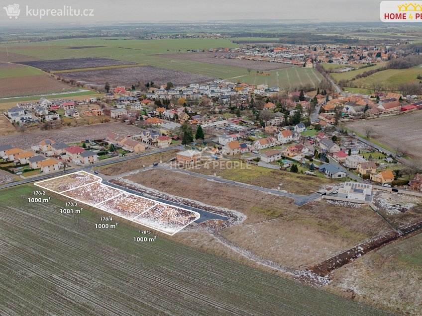 Prodej  stavebního pozemku 1000 m^2 Sněžná, Veleň 