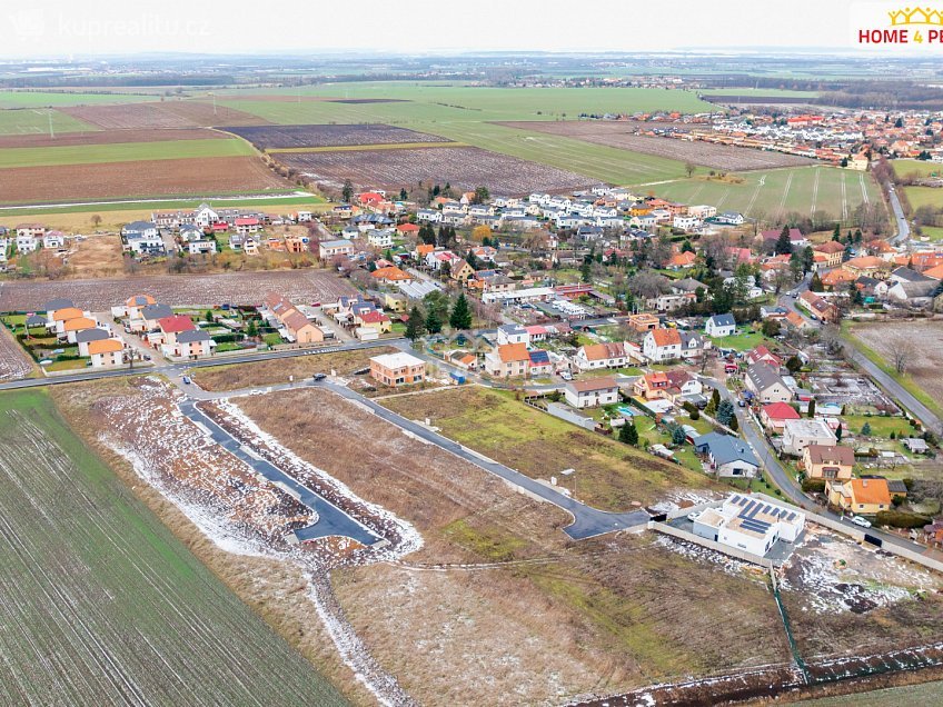 Prodej  stavebního pozemku 1000 m^2 Sněžná, Veleň 
