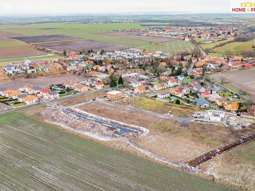 Prodej  stavebního pozemku 1000 m^2 Sněžná, Veleň 