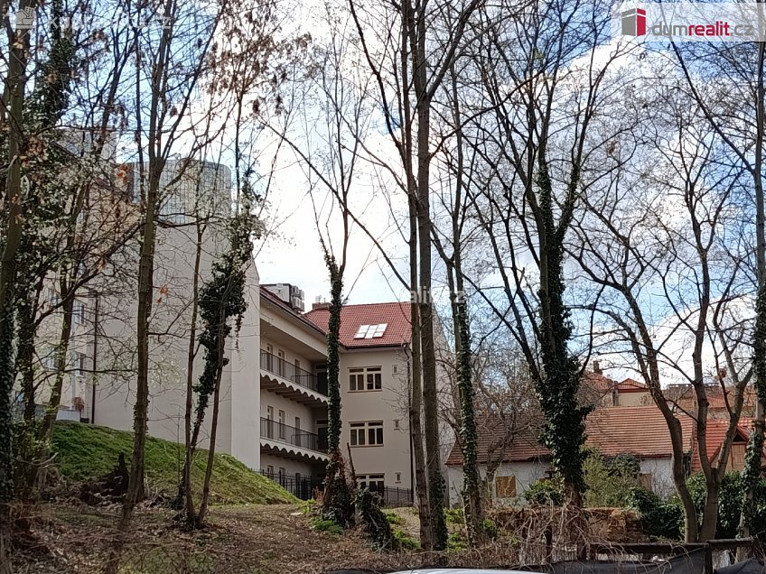 Pronájem bytu 1+kk 34 m^2 Boleslavova, Praha 4 