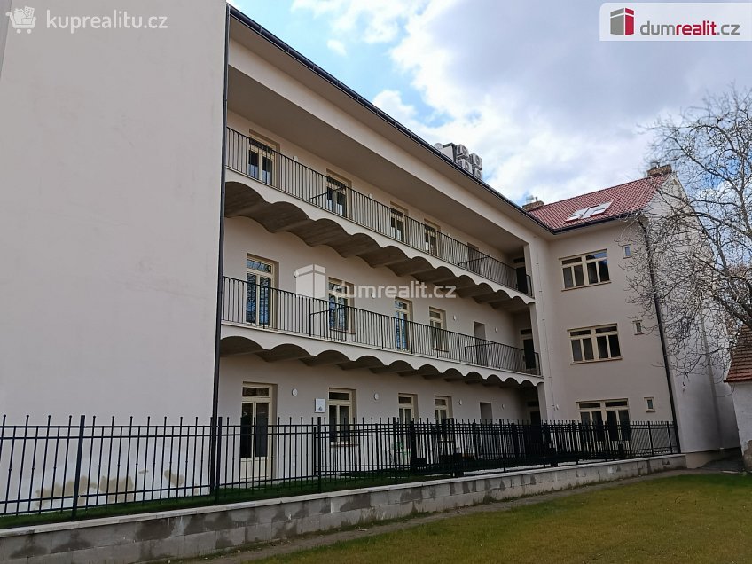 Pronájem bytu 1+kk 34 m^2 Boleslavova, Praha 4 