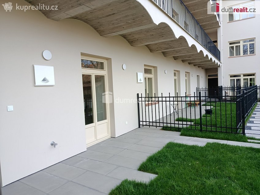 Pronájem bytu 1+kk 34 m^2 Boleslavova, Praha 4 