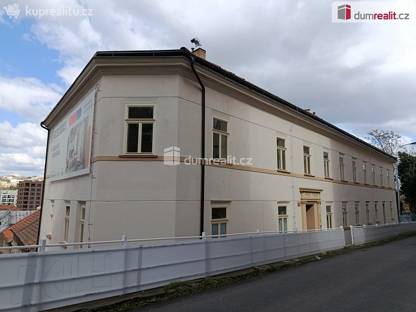 Pronájem bytu 1+kk 34 m^2 Boleslavova, Praha 4 