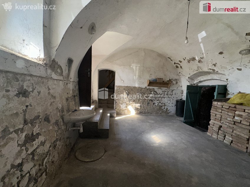 Prodej  garáže 61 m^2 Vinařská, Čejkovice 