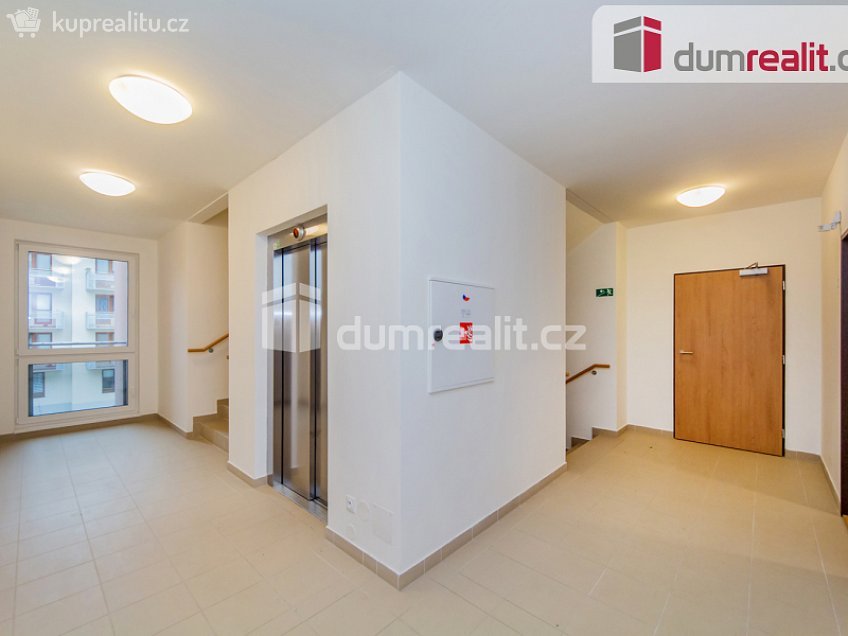 Pronájem bytu 1+kk 44 m^2 Bermanova, Praha-Čakovice 