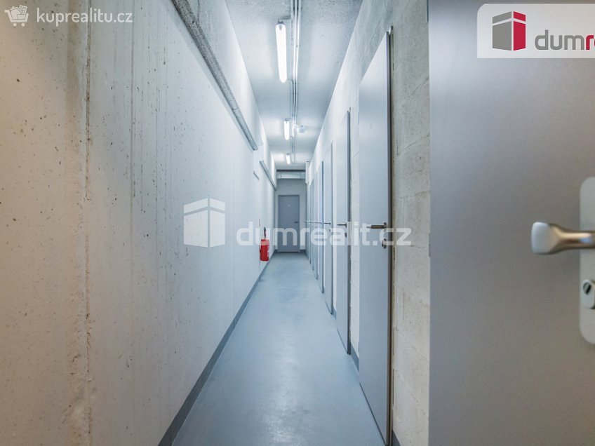 Pronájem bytu 1+kk 44 m^2 Bermanova, Praha-Čakovice 