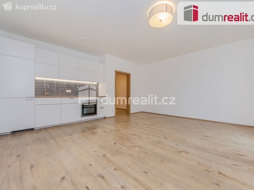 Pronájem bytu 1+kk 44 m^2 Bermanova, Praha-Čakovice 