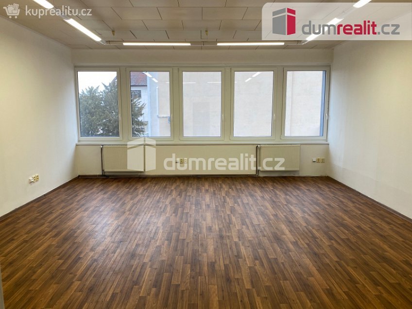 Pronájem  kanceláře 38 m^2 náměstí T. G. Masaryka, Břeclav 