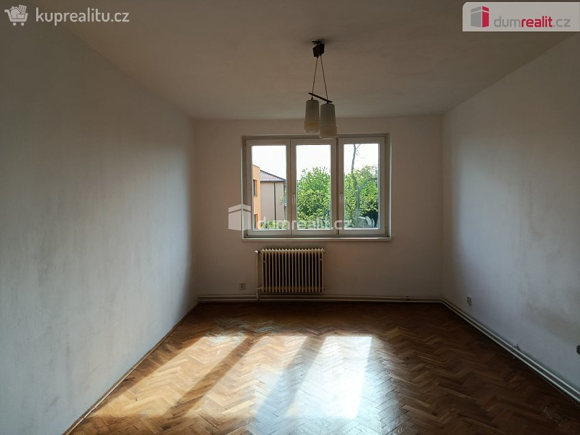 Pronájem bytu 4+1 73 m^2 V Zahradě, Zbuzany 