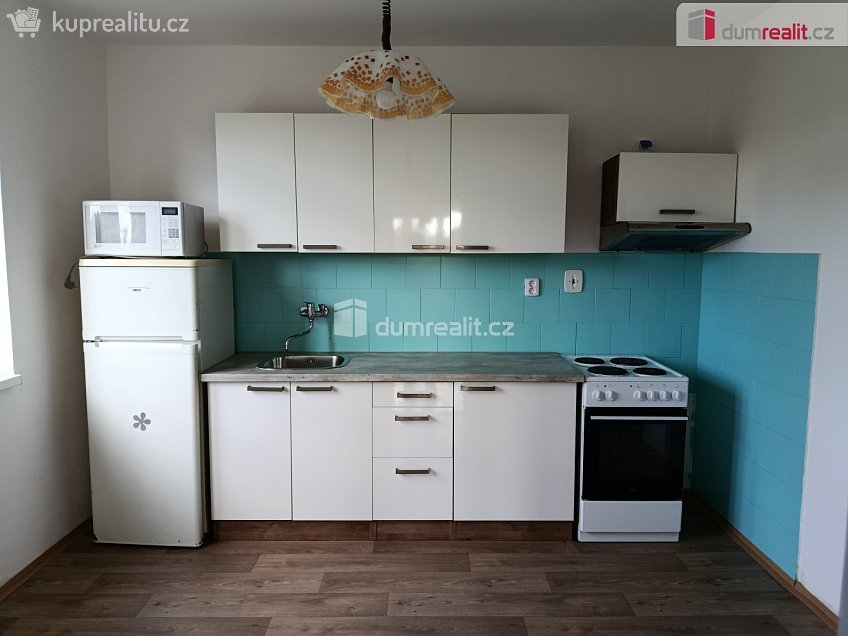 Pronájem bytu 4+1 73 m^2 V Zahradě, Zbuzany 