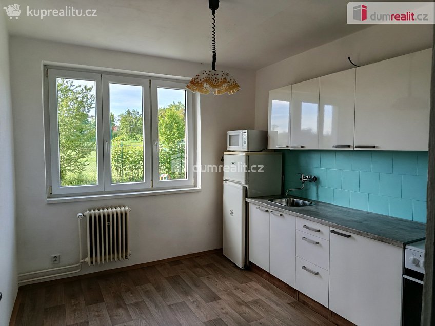 Pronájem bytu 4+1 73 m^2 V Zahradě, Zbuzany 