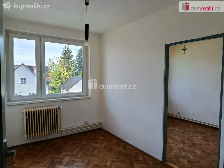 Pronájem bytu 4+1 73 m^2 V Zahradě, Zbuzany 